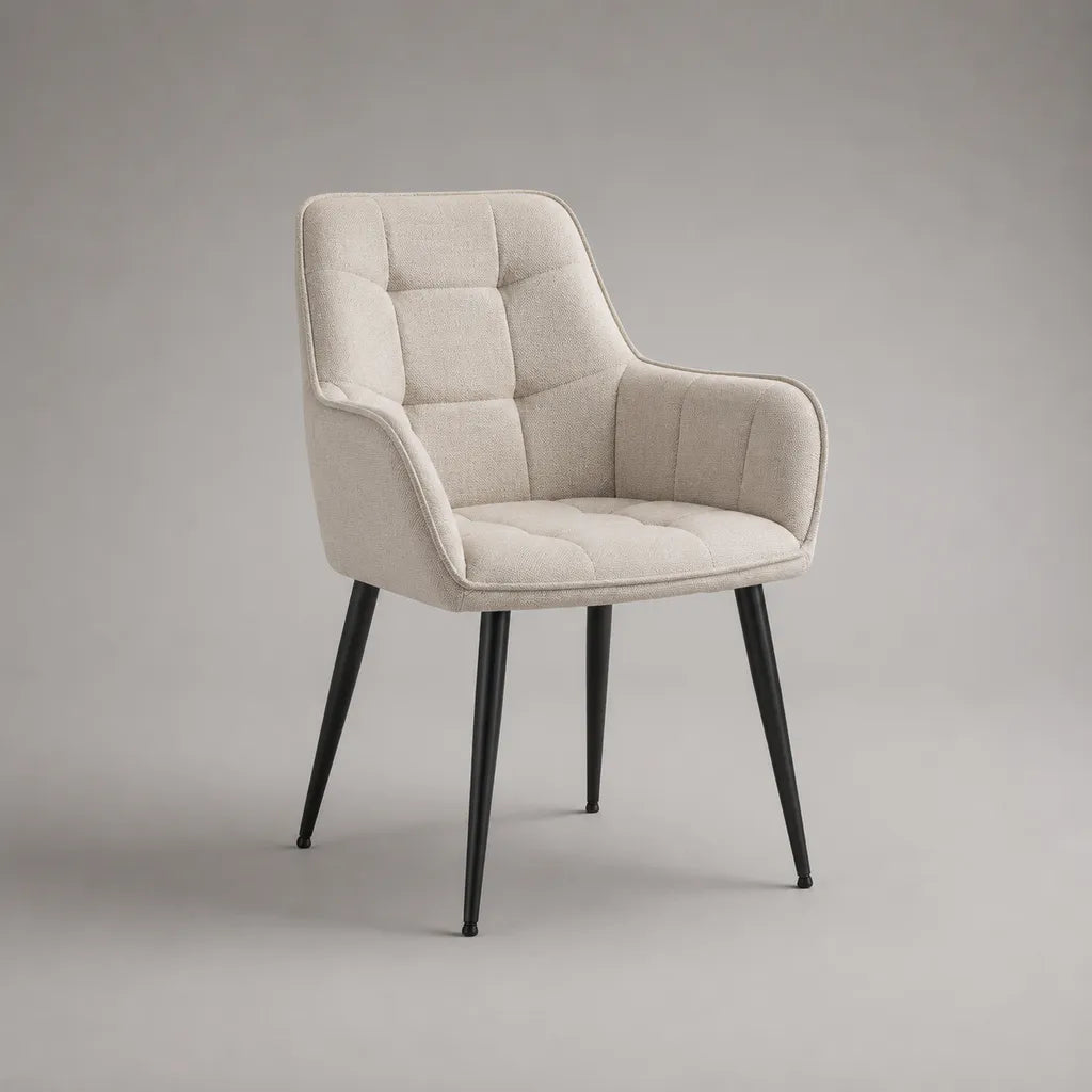 Sedia da pranzo imbottita con braccioli, schienale curvo, tessuto beige e gambe in acciaio nero, 58 x 60 x 84 cm