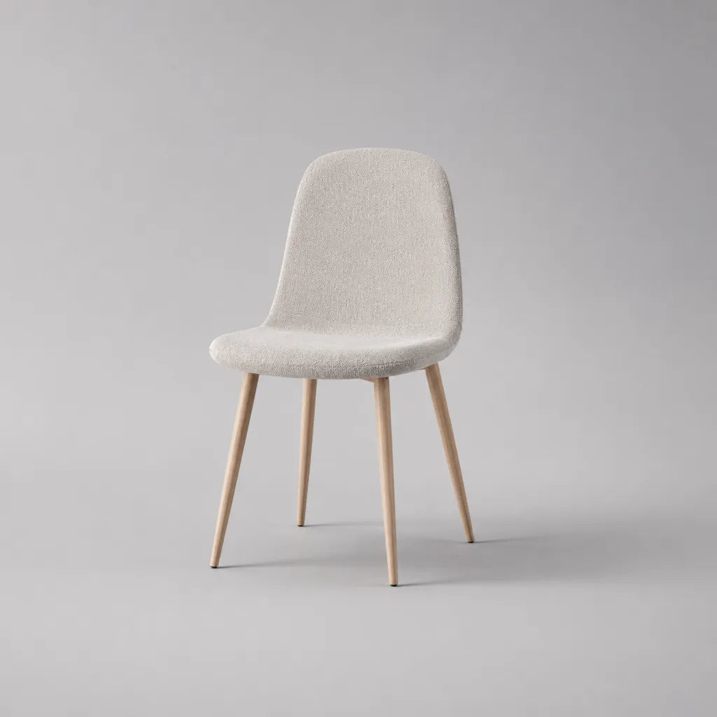 Sedia da pranzo imbottita in tessuto beige chiaro con gambe in legno, 48 x 55 x 82 cm